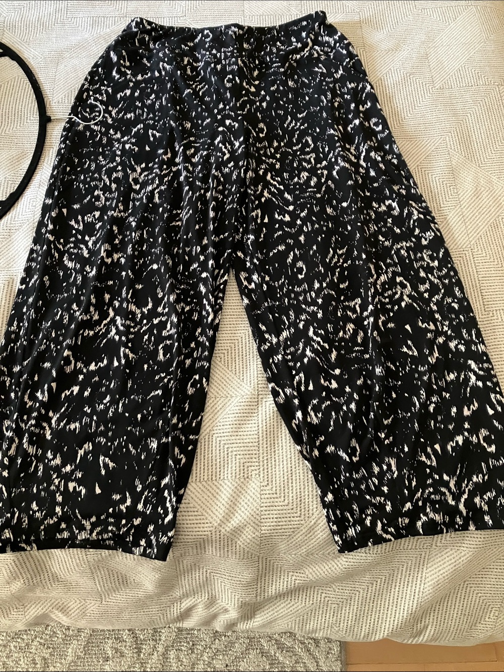 Sympli Black & White Cropped Lantern Pant